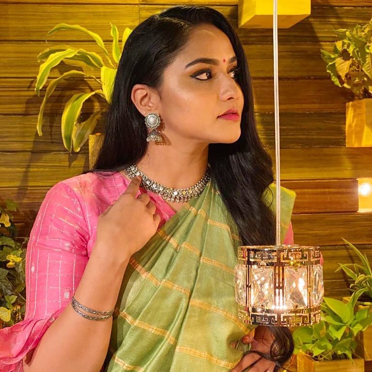 Zee Telugu Tv Anchor Kasi Annapurna In Green Saree Blouse